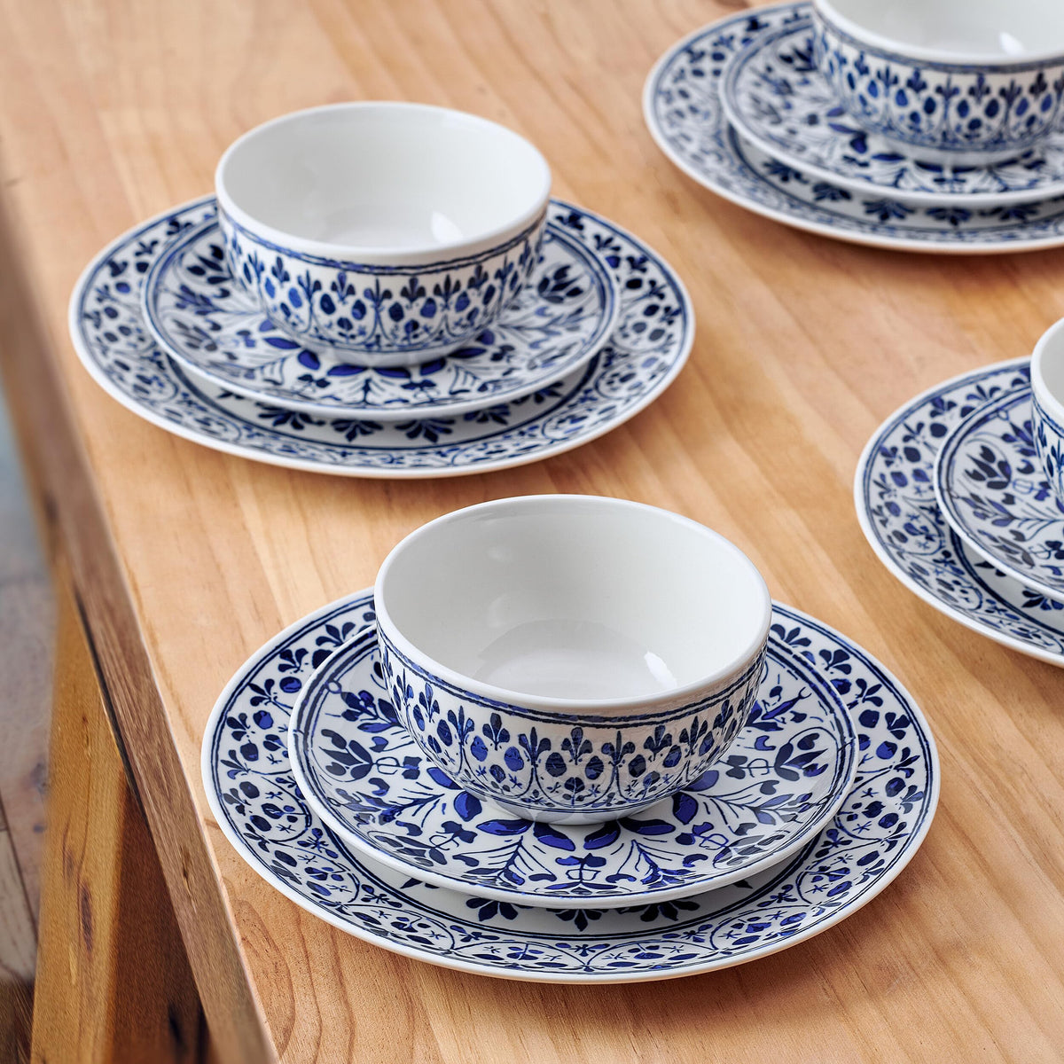 12 Piece Blue Stoneware Dinnerware Set E8964